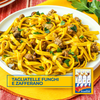 Tagliatelle funghi salsiccia e zafferano